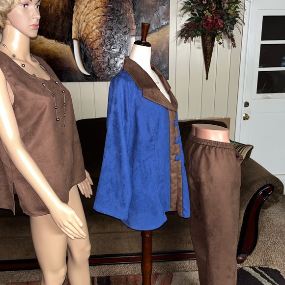 Dianaira • Size 12 • 3 Piece Outfit • Leather • Blazer/Blouse/Pants • Brown/Blue - Picture 5 of 16